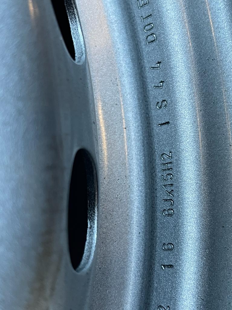 Renault Kangoo Satz original Stahlfelgen 6x15 ET44 silber Bj.2019